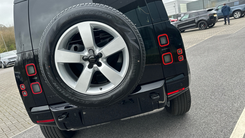 Land Rover Defender 3.0 D350 X-Dynamic SE 110 5dr Auto Diesel Estate